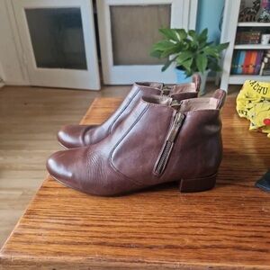 Chic Brown Ankle Boots with Side Zipper